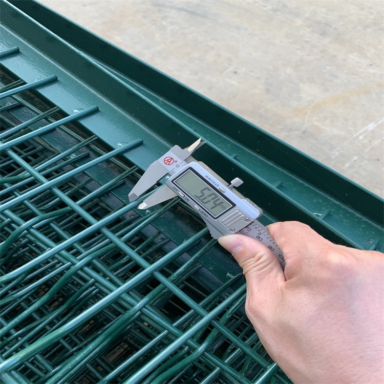 上海監獄浸塑鋼網墻圖片2