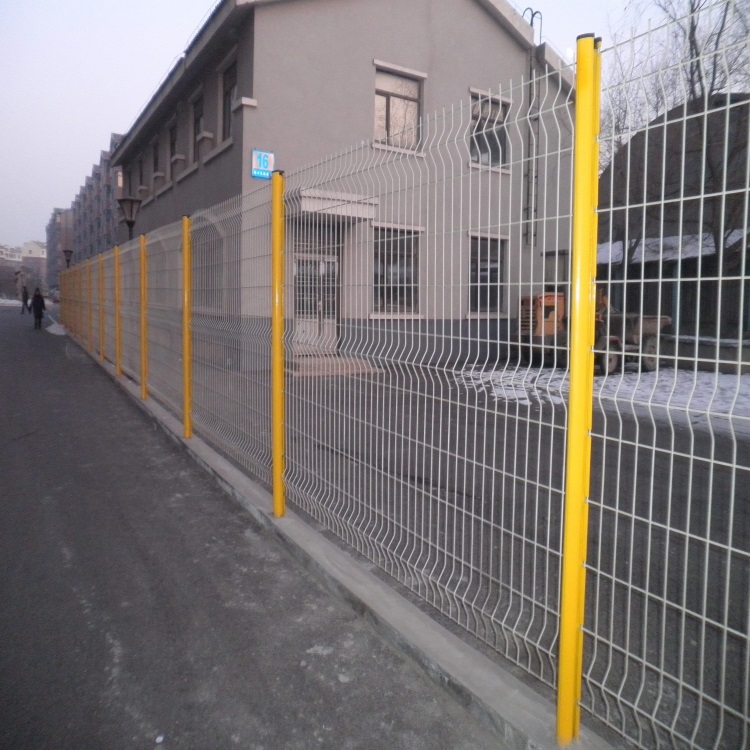 上海焊接網(wǎng)片護(hù)欄網(wǎng)圖片1