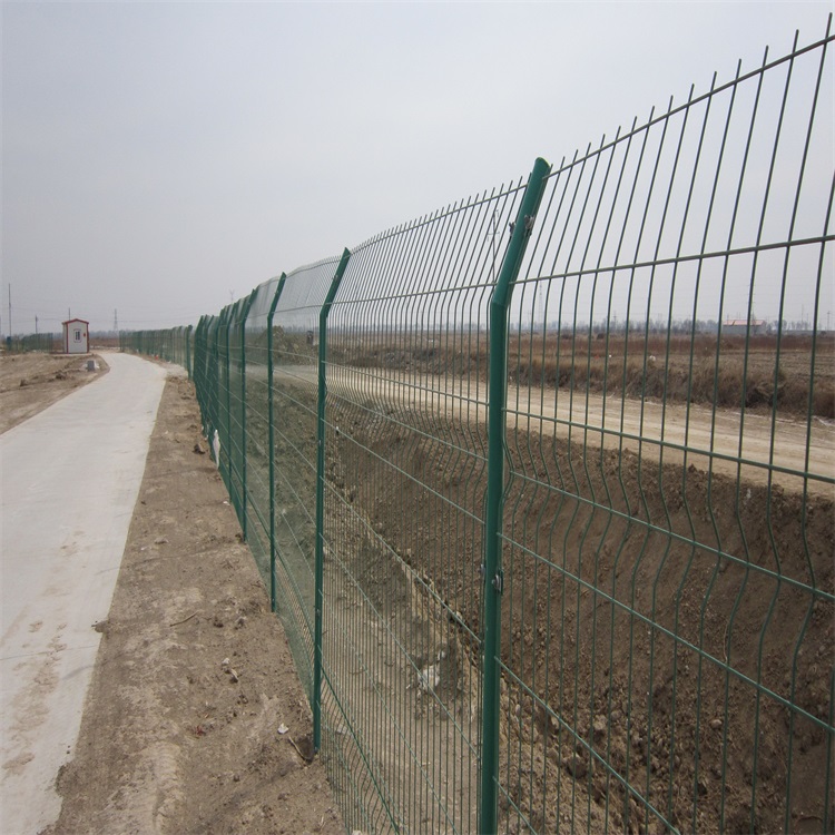 上海圈地鋼板網護欄