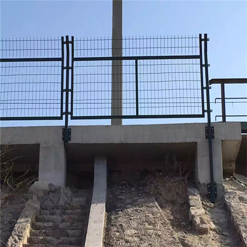 上海鐵路加密金屬網(wǎng)片柵欄圖片1