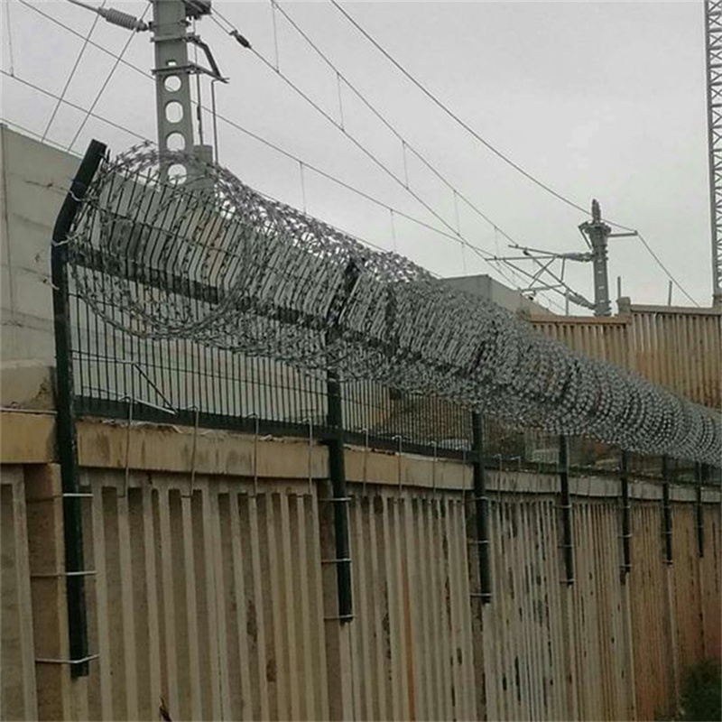 上海鐵路加密金屬網(wǎng)片柵欄圖片4