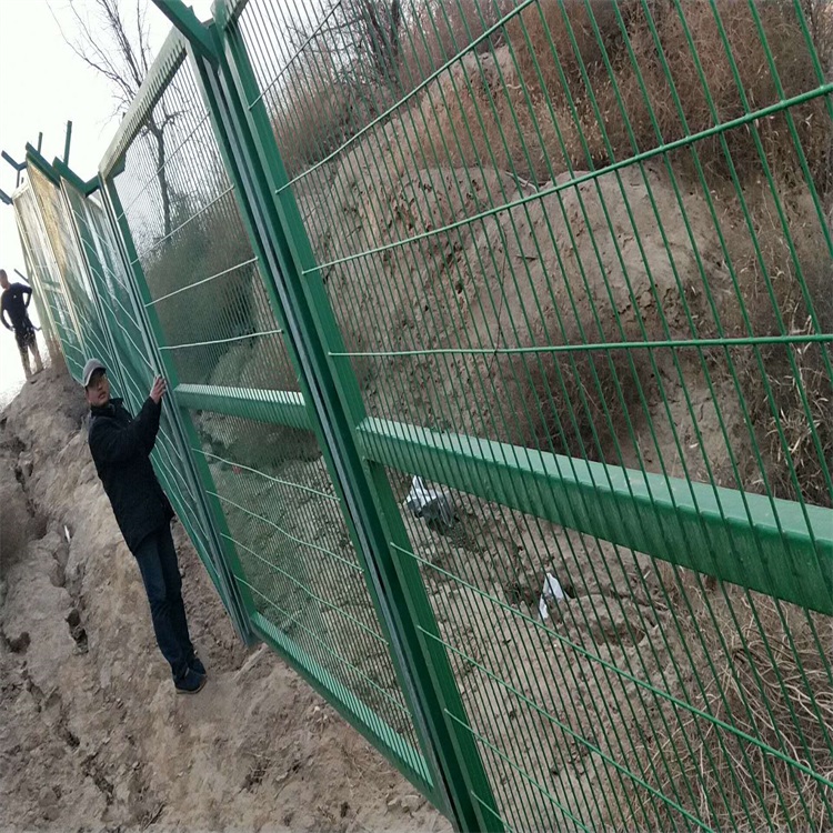 上海鐵路線路扁鐵防護柵欄圖片2