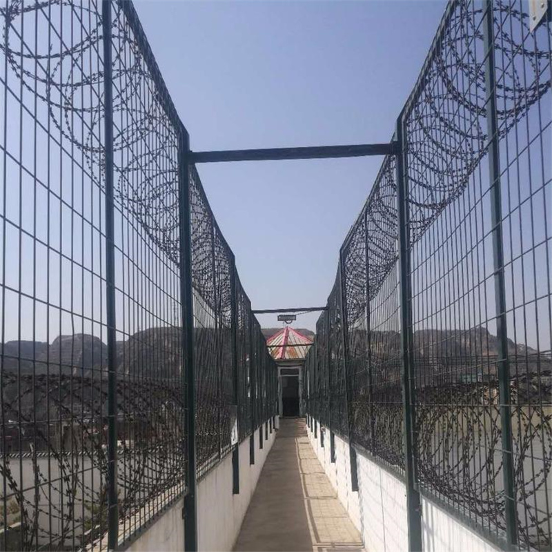 監(jiān)獄周界隔離網(wǎng)墻圖片4