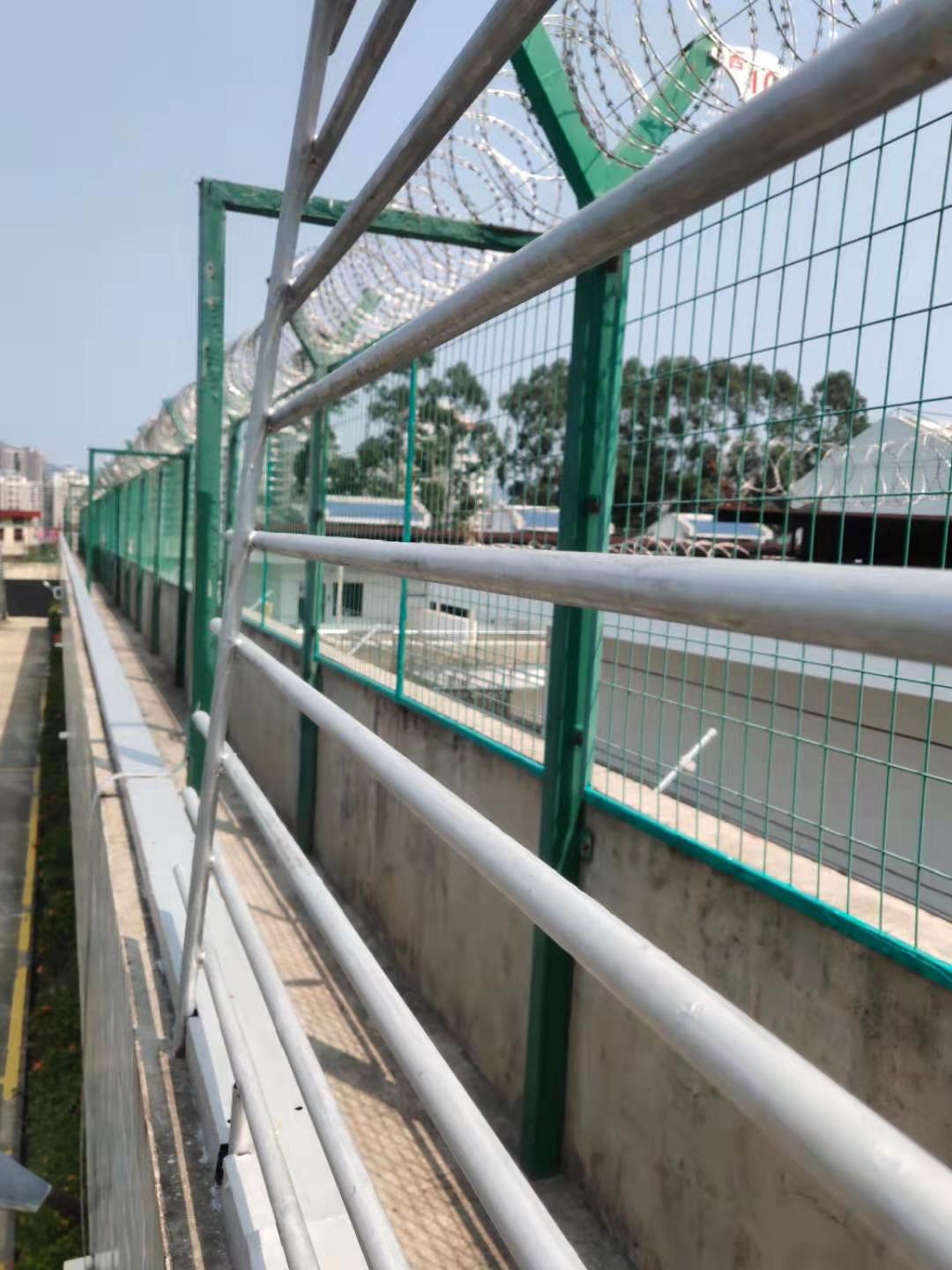 上海焊接式菱形刀刺刺網圖片2