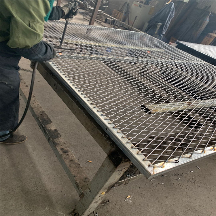 上海焊接式菱形刀刺刺網圖片3