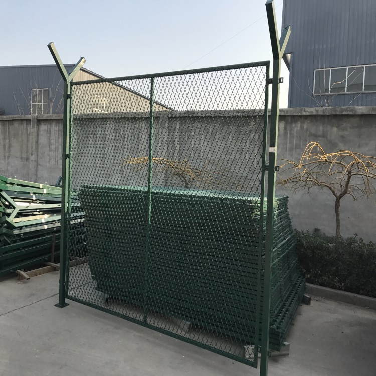 鋼板網(wǎng)護欄圖片2