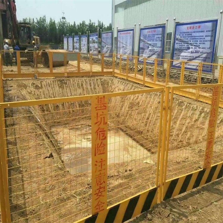 上海網(wǎng)片基坑護欄圖片2