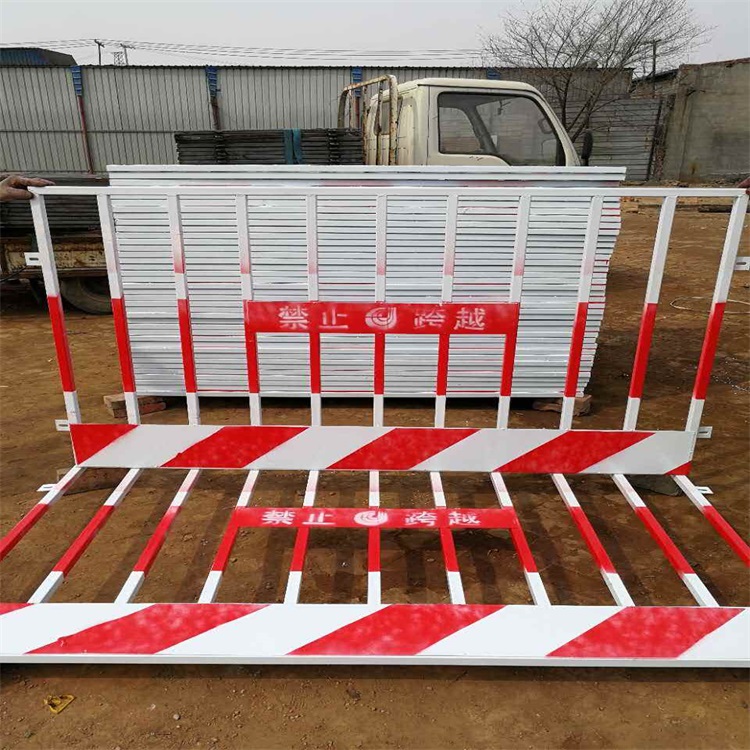 上海網(wǎng)片基坑護欄圖片4