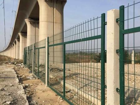 上海國(guó)標(biāo)鐵路防護(hù)柵欄圖片2