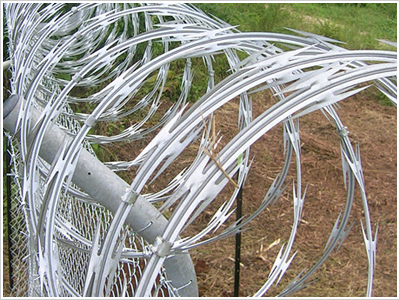 蛇腹型不銹鋼刀片刺網(wǎng)圖片4