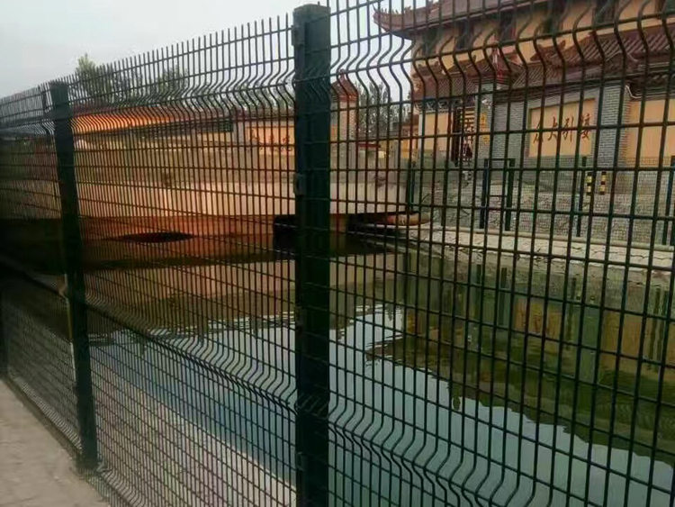 景區(qū)桃型柱護(hù)欄網(wǎng)