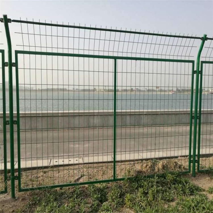 圈山圍地金屬護(hù)欄網(wǎng)圖片4