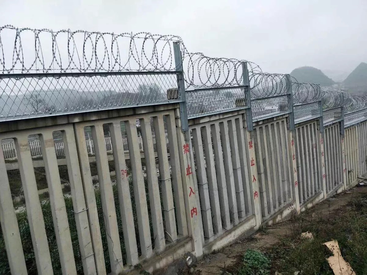 鐵路熱鍍鋅刺絲滾籠