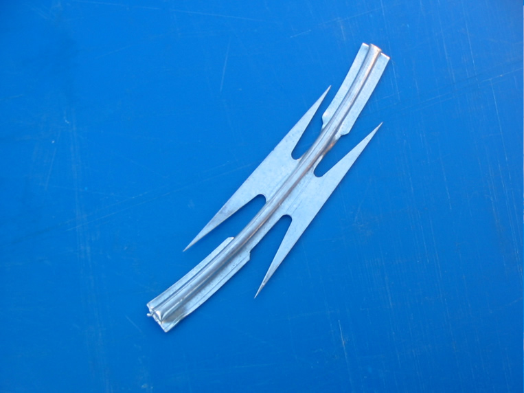 上海鐵路熱鍍鋅刺絲滾籠圖片4