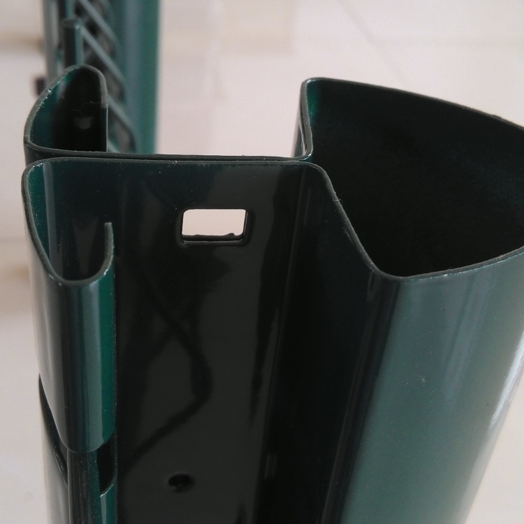 桃型柱三角折彎護欄網圖片2